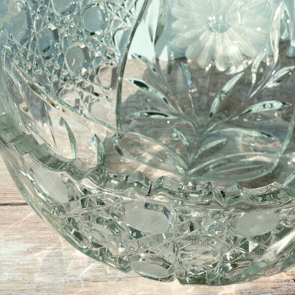 Vintage Cut Glass Crystal Bowl - Elegant Floral and Geometric Design - Picture 6 of 8
